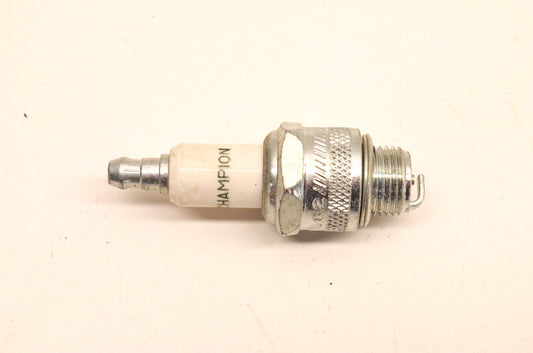 Champion J19LM, 861, 66082 Spark Plug NOS