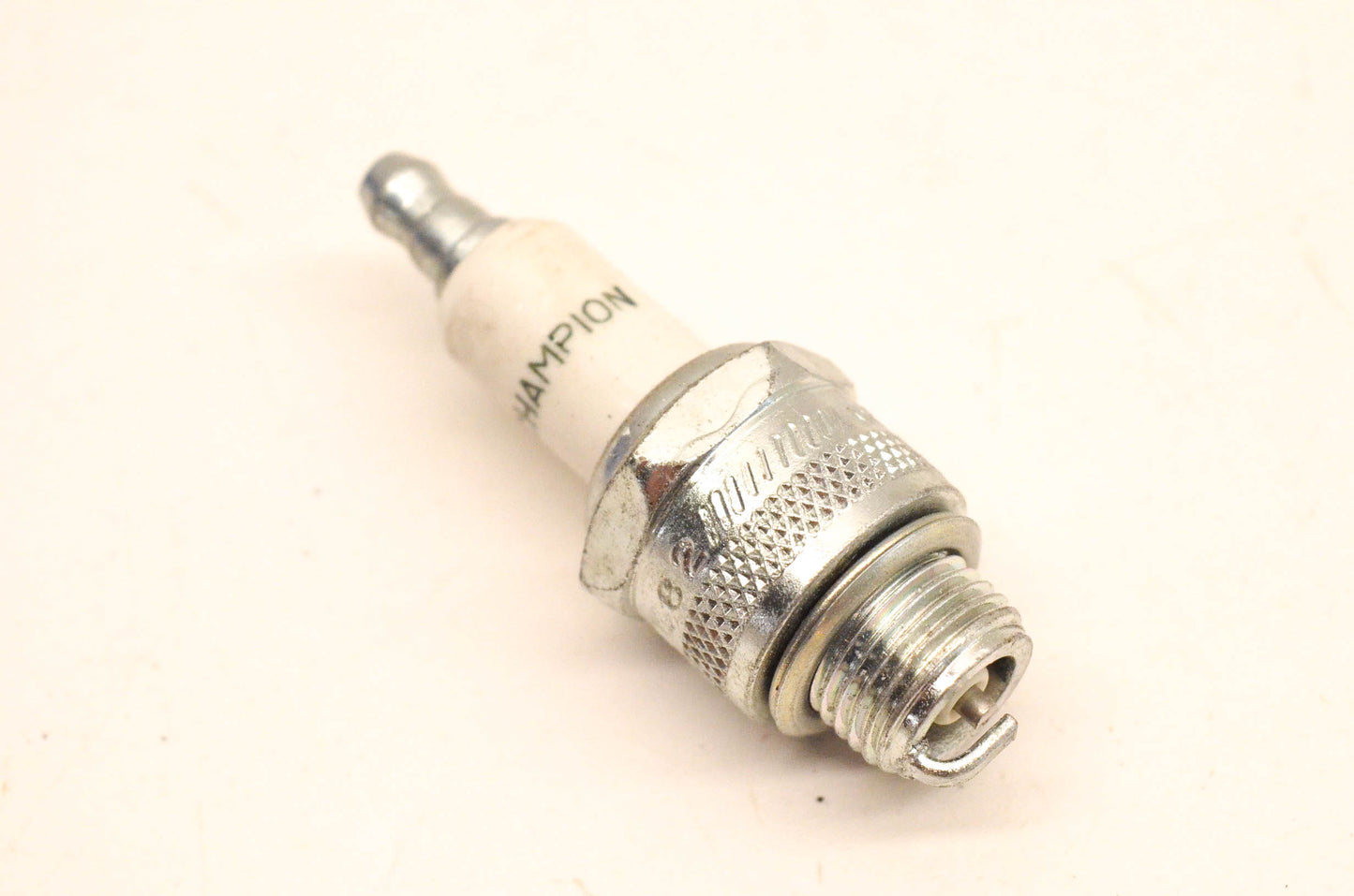 Champion J19LM, 861, 66082 Spark Plug NOS
