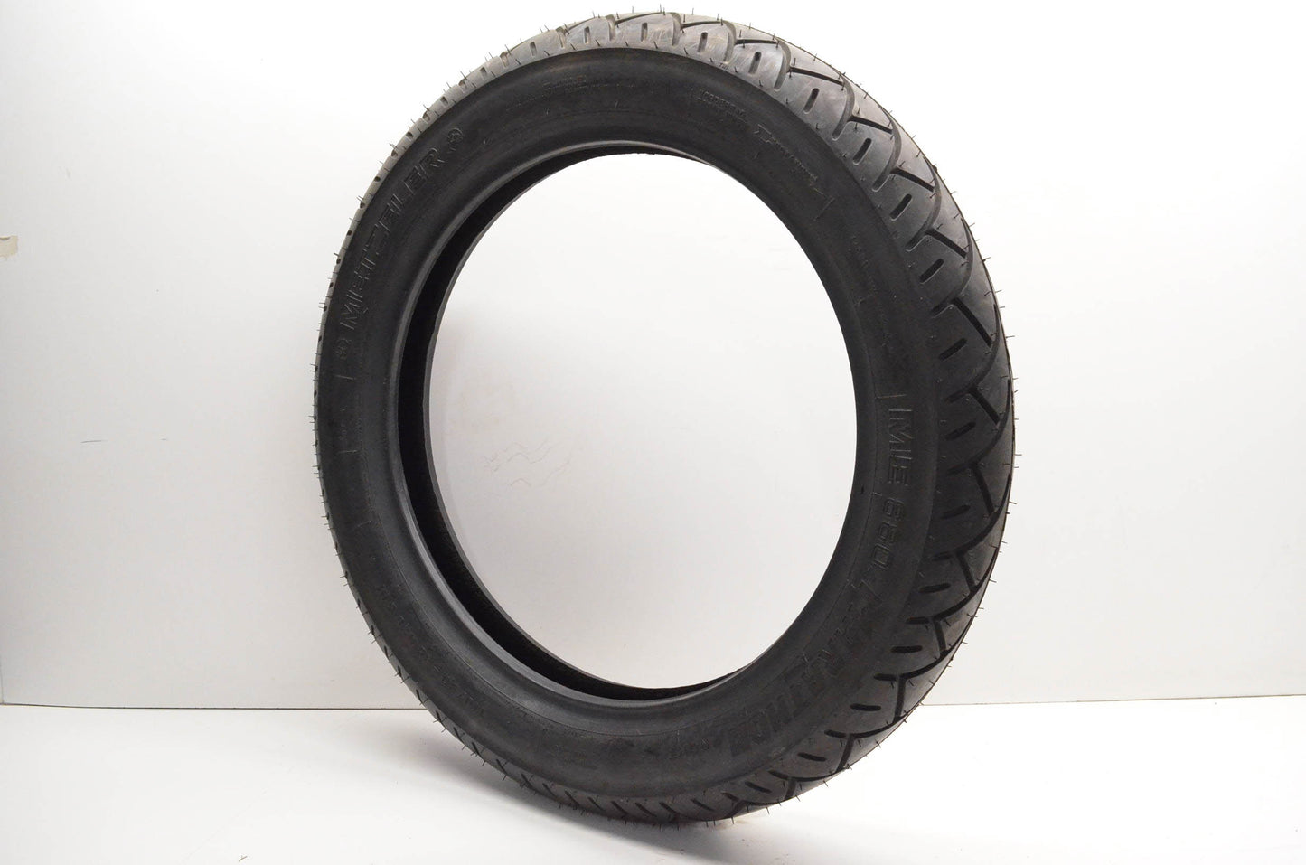 Metzeler ME880 Marathon 110/90-18 M/C 61H Front Tire NOS