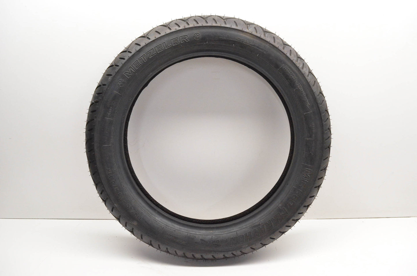 Metzeler ME880 Marathon 110/90-18 M/C 61H Front Tire NOS