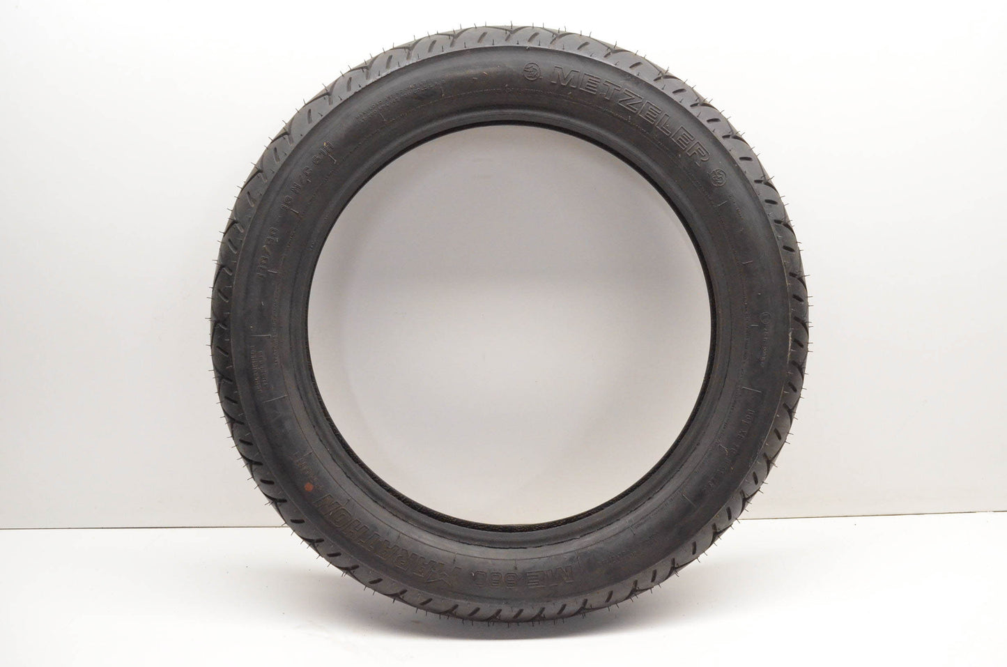 Metzeler ME880 Marathon 110/90-18 M/C 61H Front Tire NOS