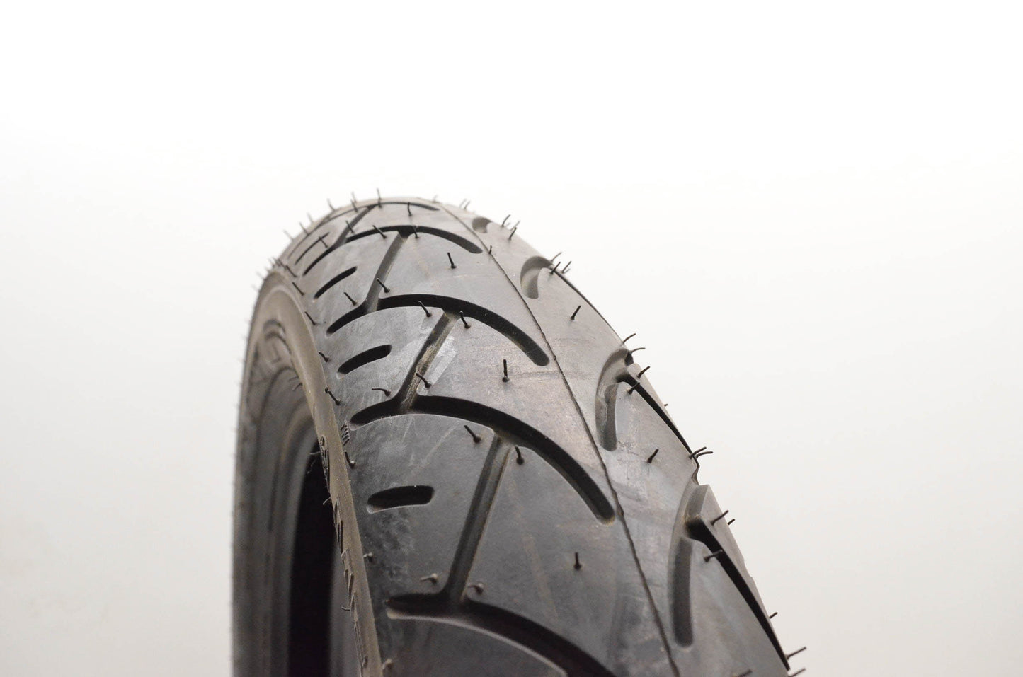 Metzeler ME880 Marathon 110/90-18 M/C 61H Front Tire NOS