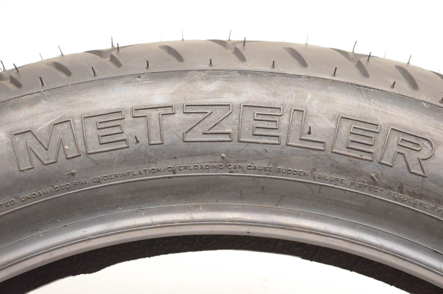 Metzeler ME880 Marathon 110/90-18 M/C 61H Front Tire NOS