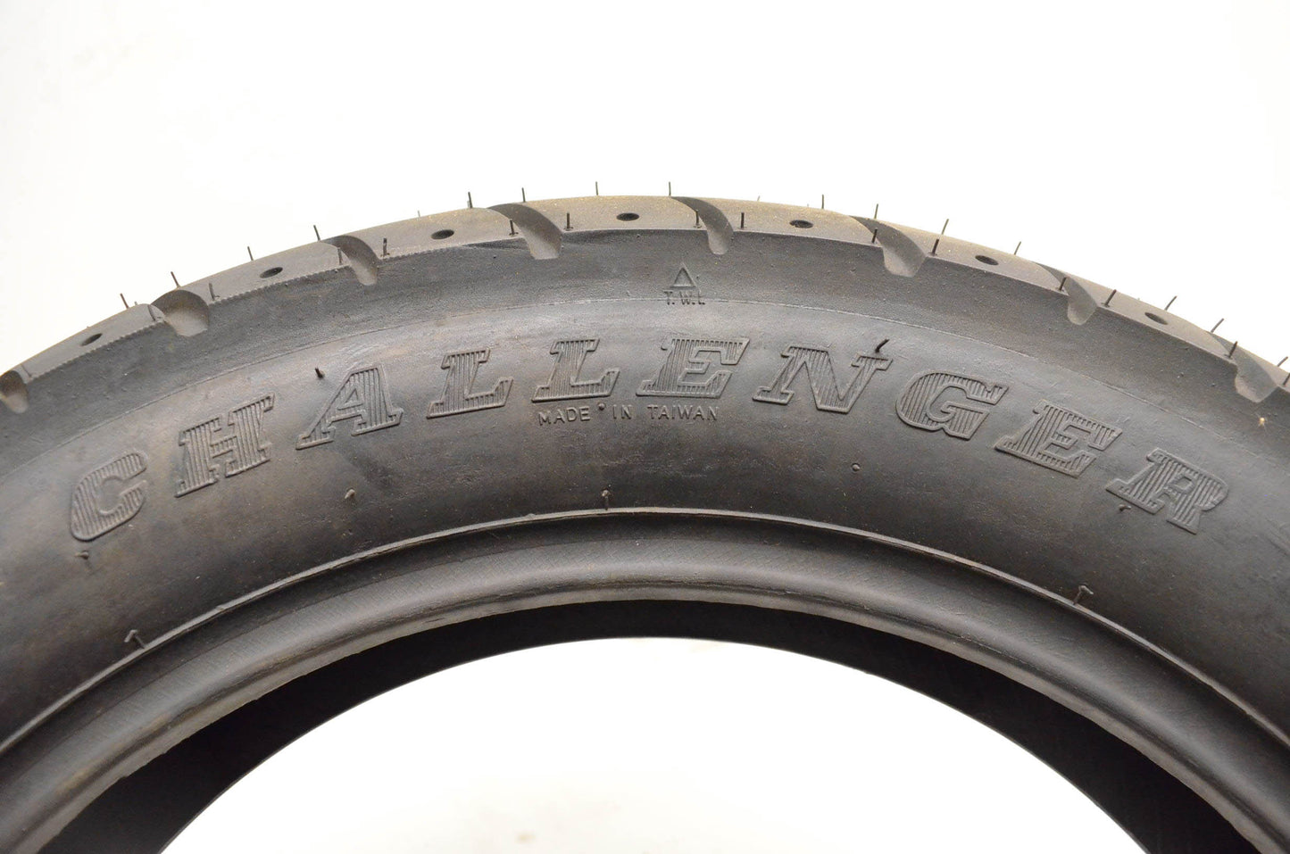 Kenda K657, K6579 Challenger 140/90-16 M/C Tire NOS