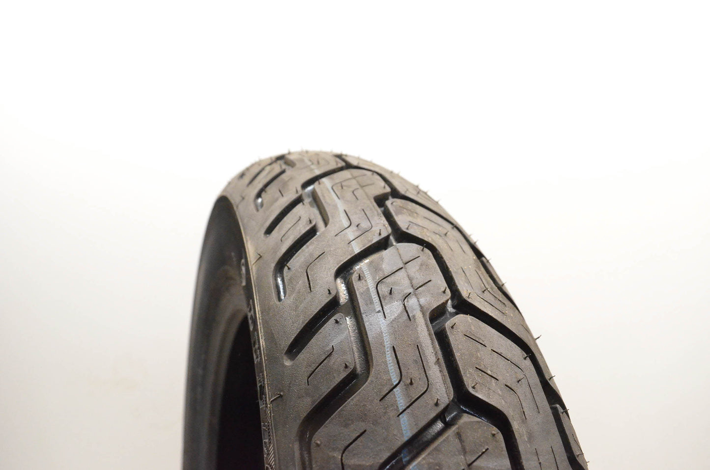 Dunlop 3017-23, 0308-0001 D402 Harley Davidson MU85B16 M/C 77H Rear Tire NOS