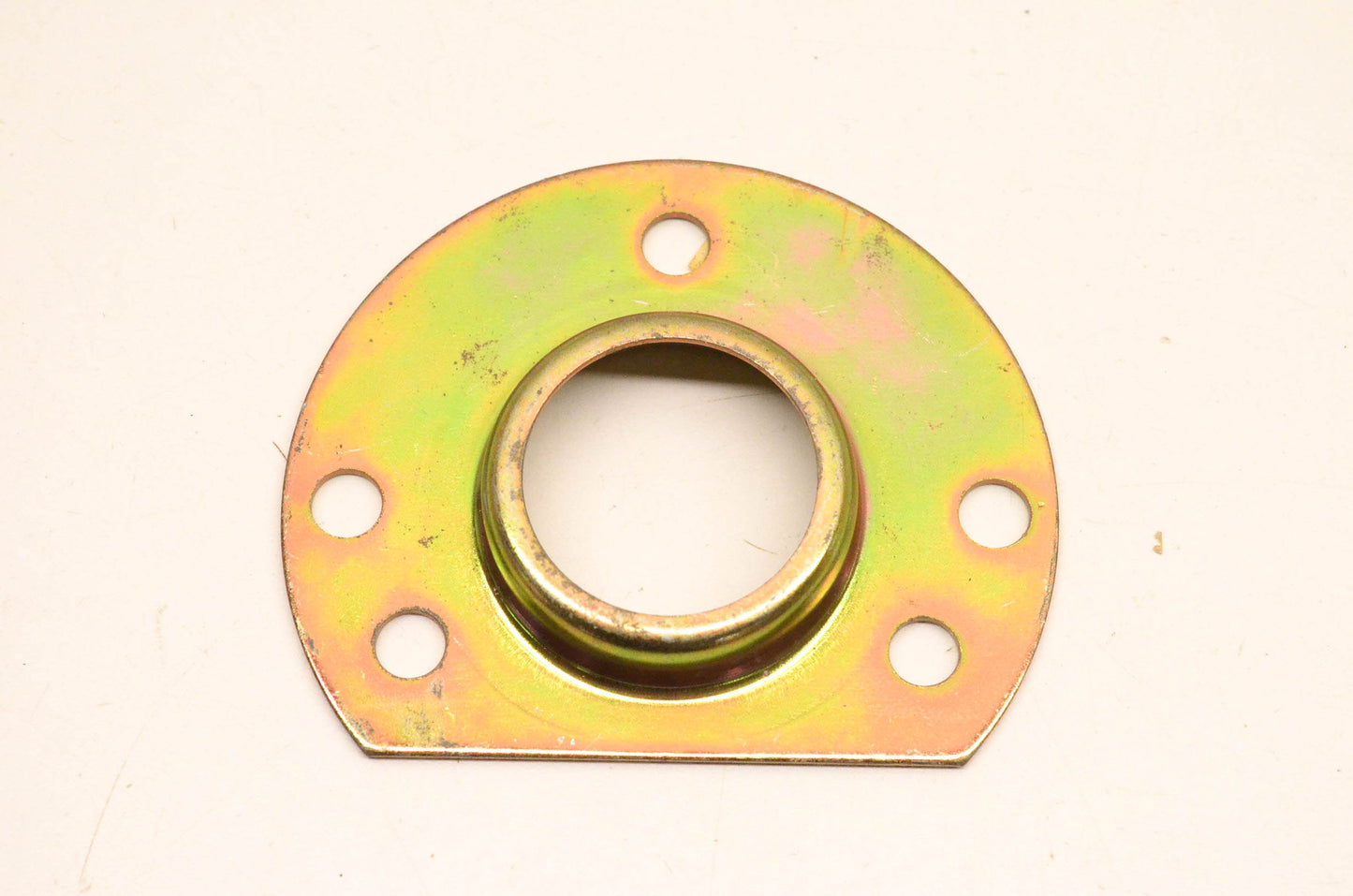 New OEM John Deere M118099 Bearing Shaft Retainer NOS