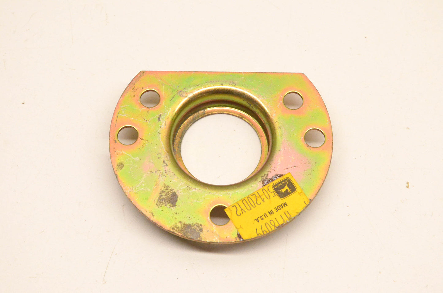 New OEM John Deere M118099 Bearing Shaft Retainer NOS