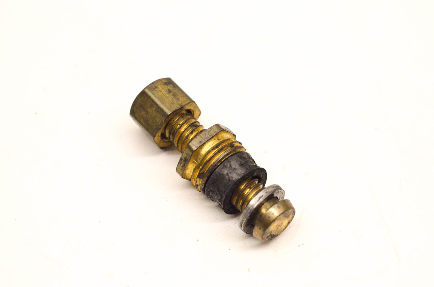 New OEM John Deere AM37338 Oil Drain Valve Insert NOS