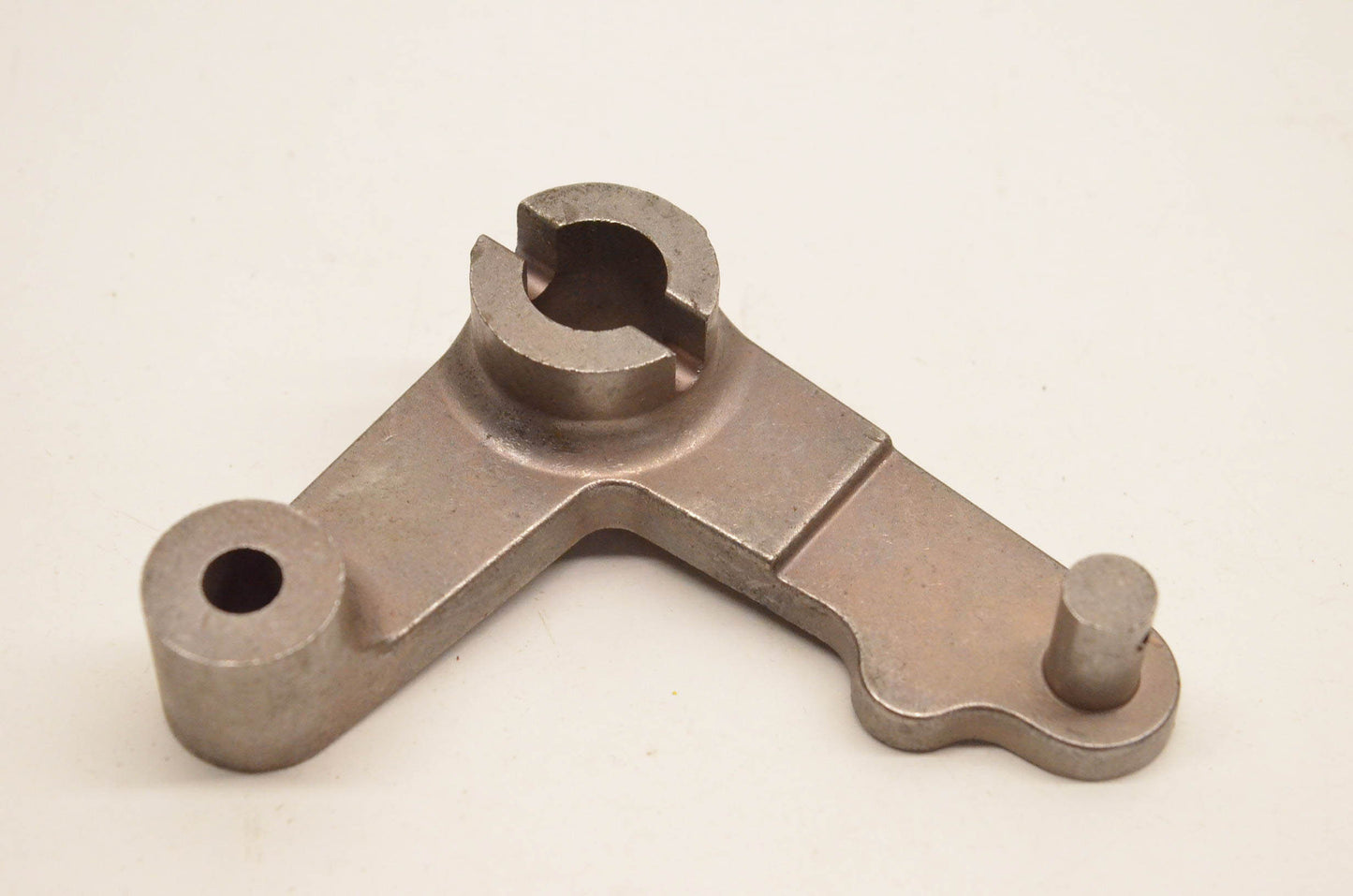 New OEM John Deere M117993 Pedal Shaft Support NOS