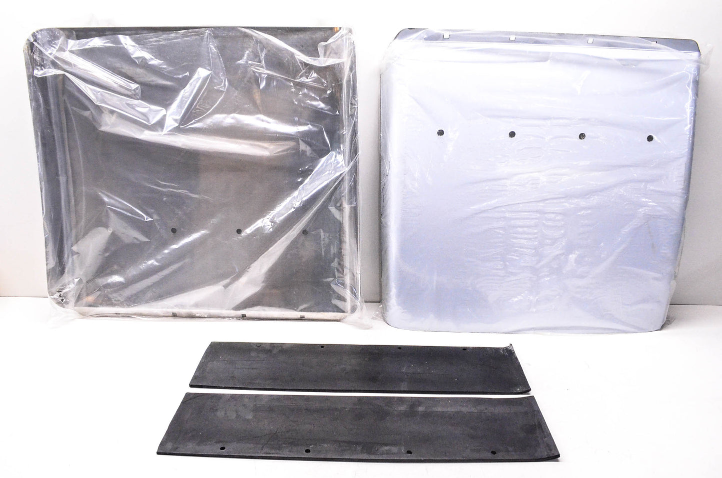 Globetech GT-39585B Quarter Fender Kit NOS