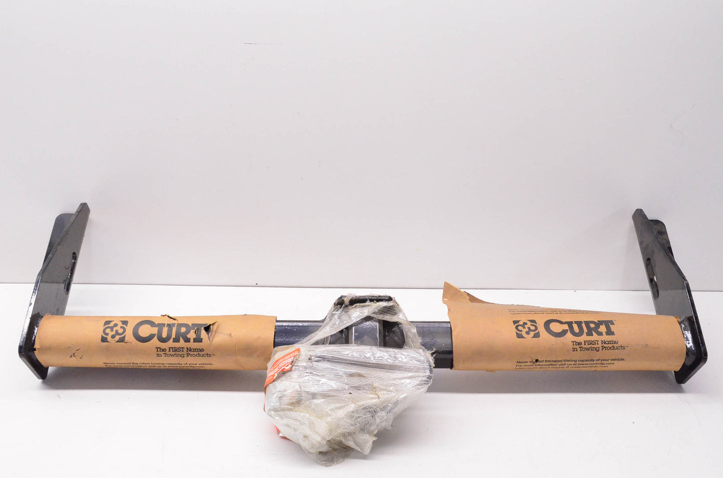 Curt 12137 1984-2001 Jeep Cherokee Rear Trailer Hitch NOS