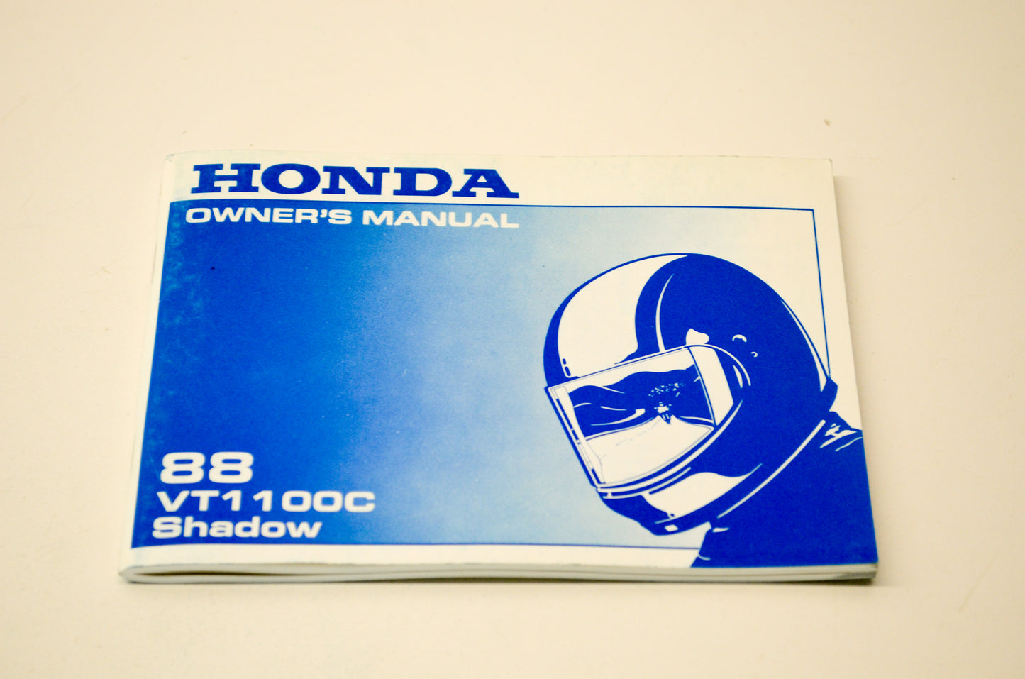 New OEM Honda 31MM8611, 00X31-MM8-6111 1988 VT1100C Shadow Owner's Manual NOS