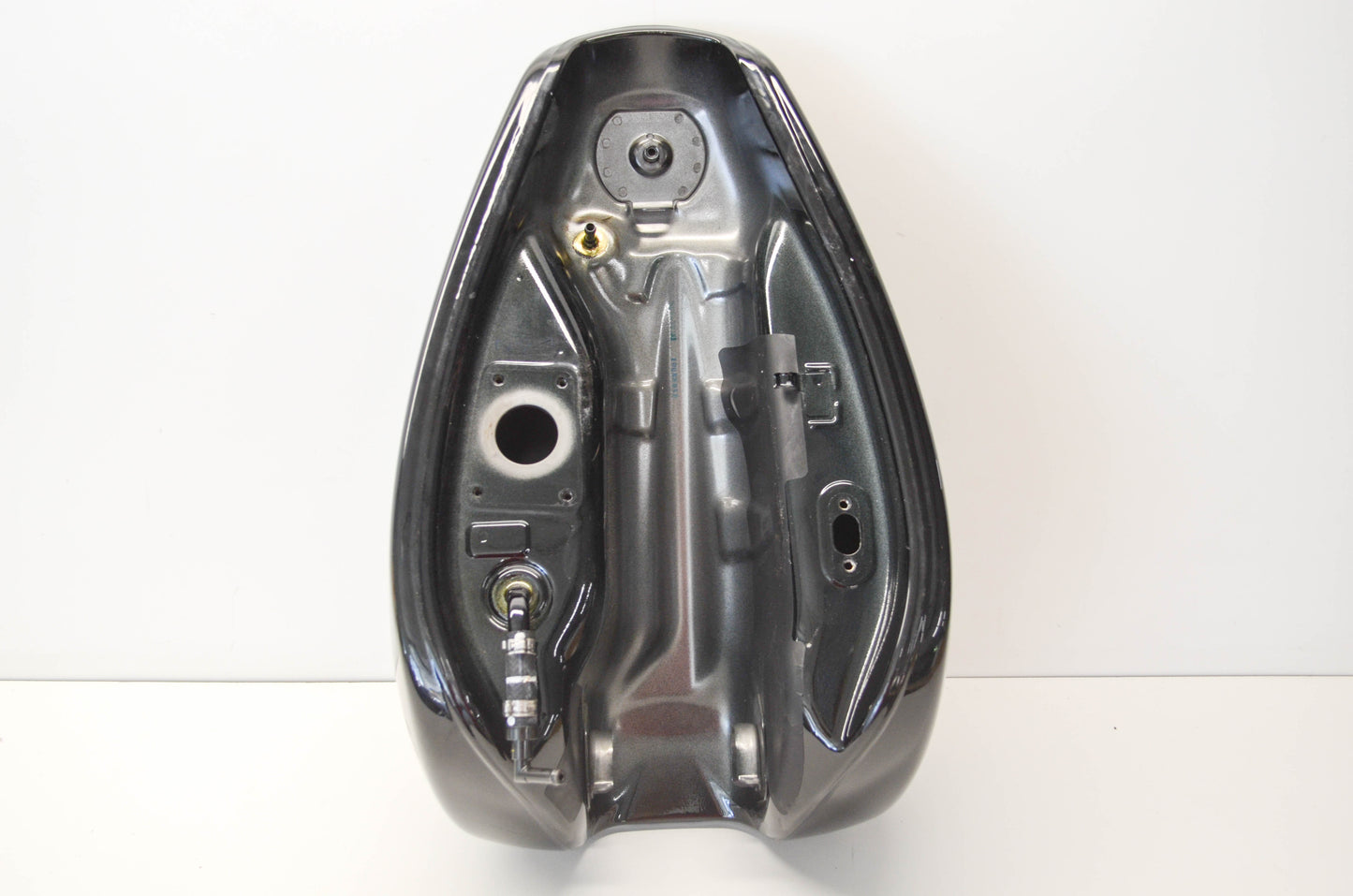 New OEM Yamaha BP6-Y2410-00-03 2017 Yamaha Bolt Fuel Tank NOS