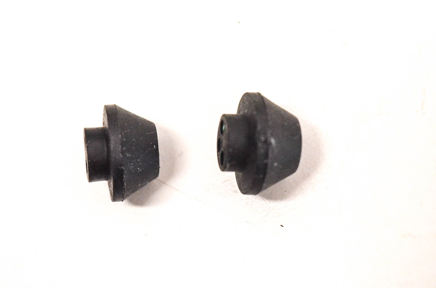 Aftermarket 278000193 Three Circuit Grommets Qty 2 NOS