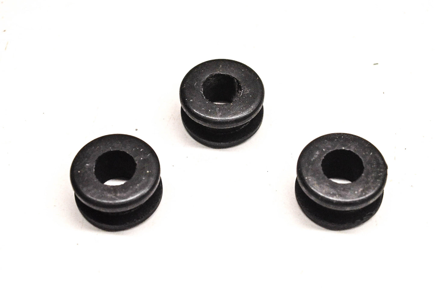 Aftermarket 293720028 Grommets Qty 3 NOS