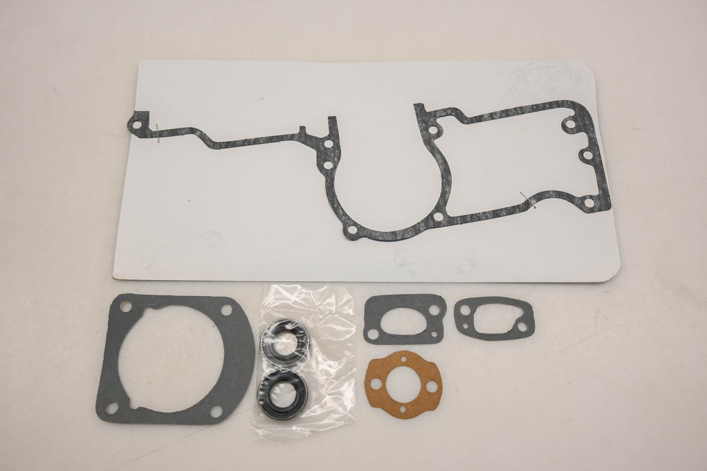 California Lawnmower Products 001-208 Gasket Kit Husqvarna 162 266 Qty 1 NOS