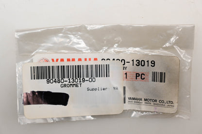 New OEM Yamaha 90480-13019-00 Grommet Qty 1 NOS