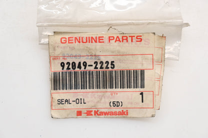 New OEM Kawasaki 92049-2225 Oil Seal Qty 1 NOS
