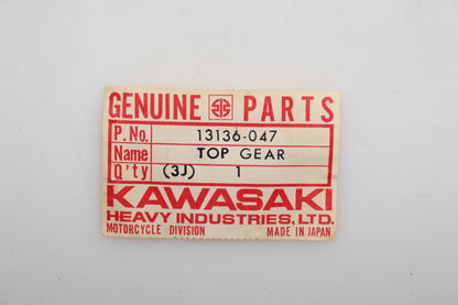 New OEM Kawasaki 13136-047 Drive Shaft Top Gear Qty 1 NOS