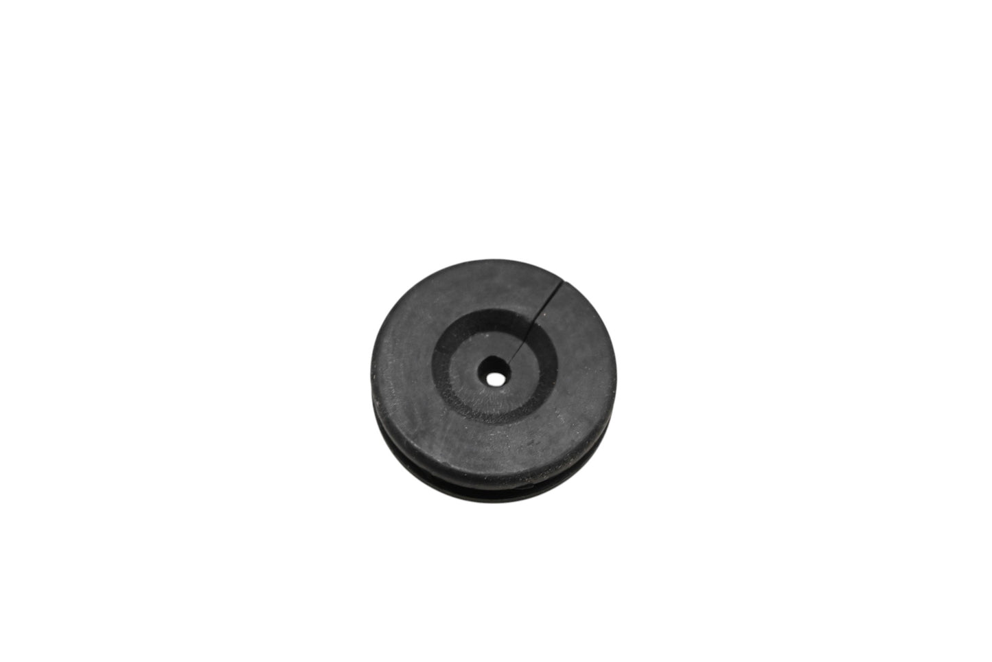 New OEM Yamaha GJ1-6822E-00-00 Grommet Qty 1 NOS