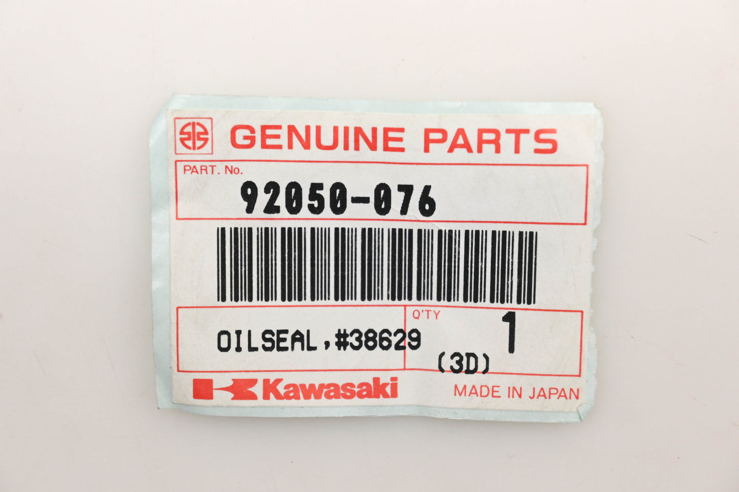 New OEM Kawasaki 92050-076 Oil Seal Qty 1 NOS