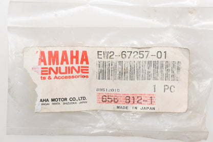 New OEM Yamaha EW2-67257-01-00 Shaft Qty 1 NOS
