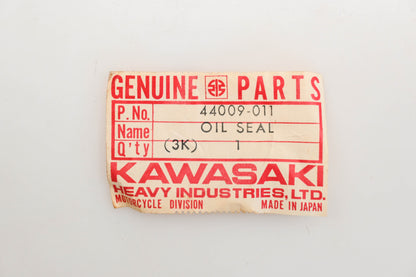 New OEM Kawasaki 44009-011 Oil Seal Qty 1 NOS