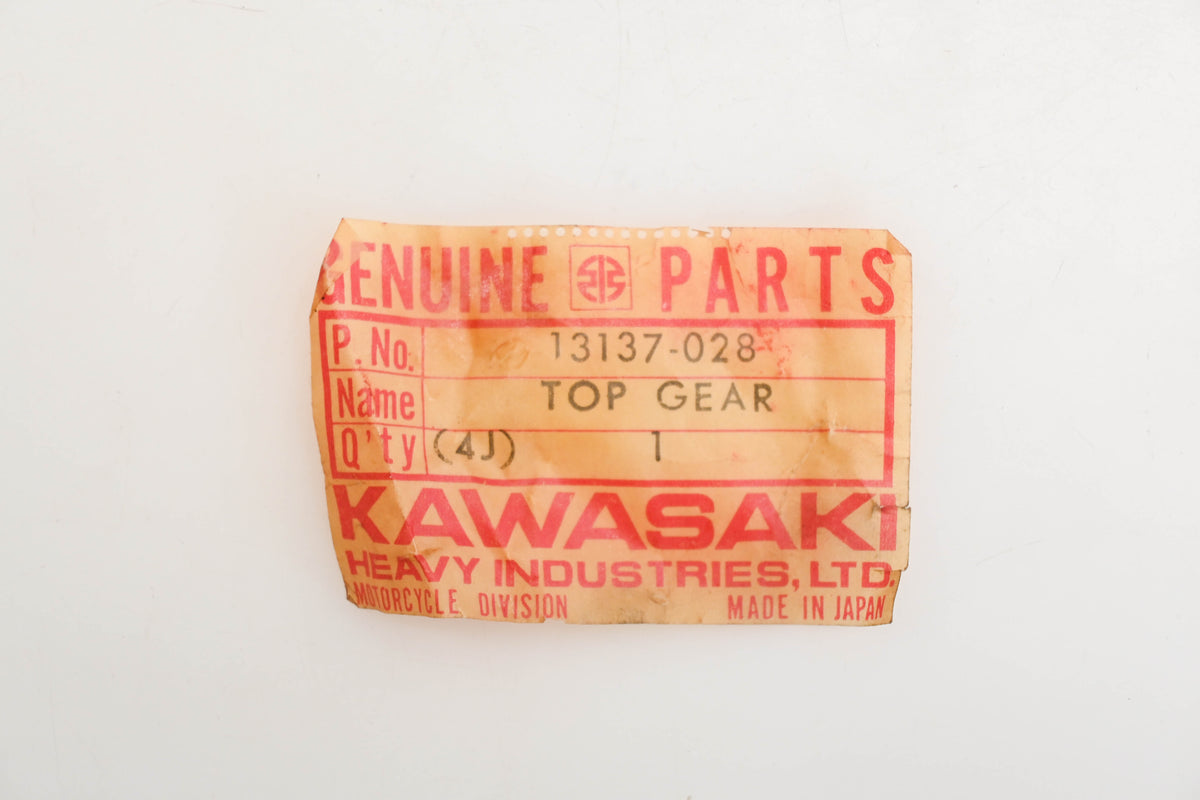New OEM Kawasaki 13137-028 Output Shaft Top Gear Qty 1 NOS