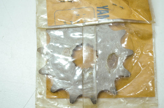 OEM Yamaha 2HG-17461-30-00 Drive Sprocket 13T NOS