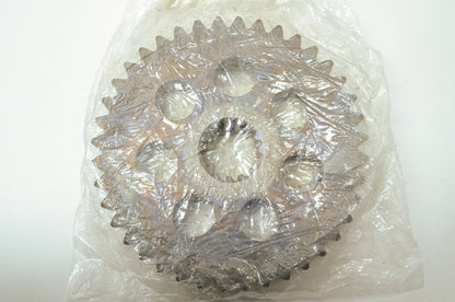 OEM Yamaha 89J-47587-00-00 Sprocket 40T NOS