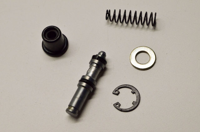 New OEM Yamaha 5FA-W0041-00-00 Master Cylinder Kit NOS