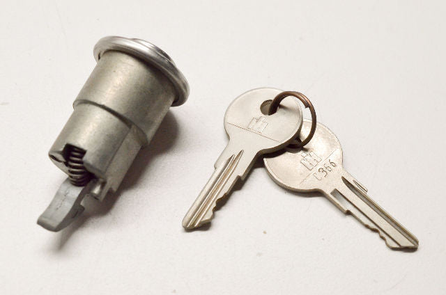International 869543R11 Scout 80 Glove Box Lock NOS